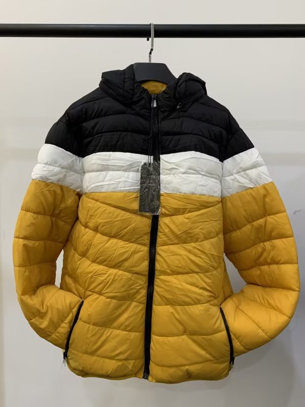 Fleece-lined short style for warmth